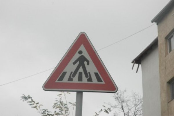 O fetiţă a fost accidentată pe trecerea de pietoni, în Ovidiu